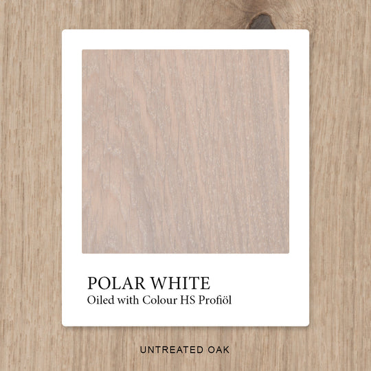 Eiche mit HS Profiöl COLOUR Polar White geölt, vor unbehandelter Eiche als Vergleichshintergrund.
