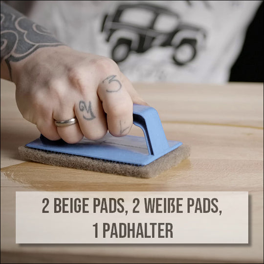 Anwendung der beigen und weißen Pads mit Handpadhalter beim Einmassieren des HS Profiöls